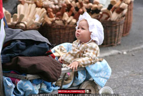 Zu den Fotos vom Burgrfest Burg Kaprun 2008 - www.Mittelalterfeste.com - Meldereiter und Waschweib